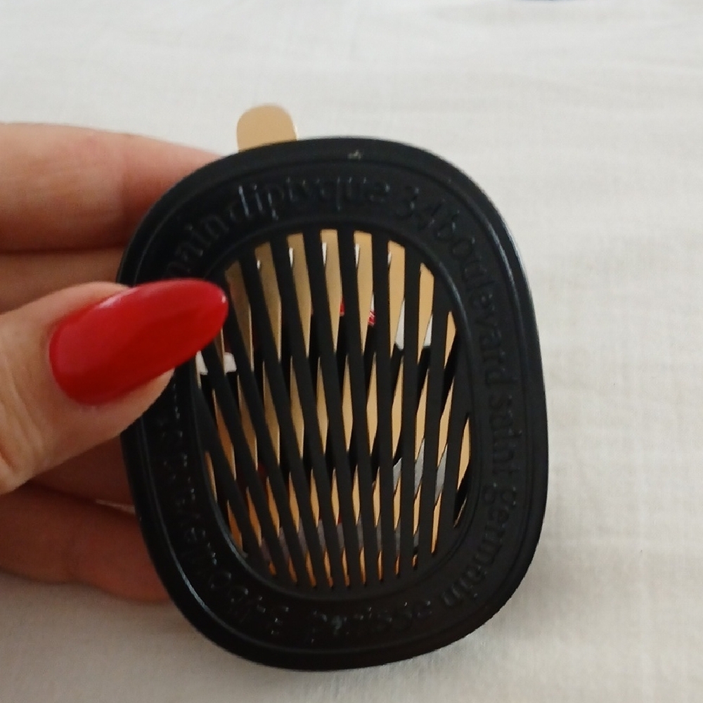 diptyque Black and Gold Oval Car Vent Diffuser - Picture 3 of 3